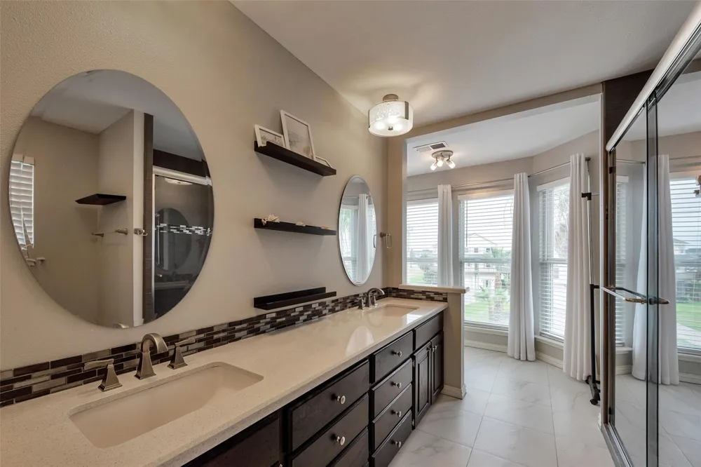 1302 Tiki Drive Tiki Island, TX 77554