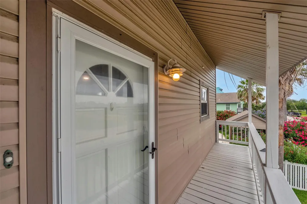 1302 Tiki Drive Tiki Island, TX 77554