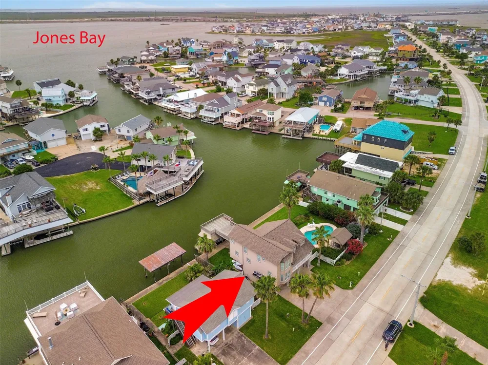 1302 Tiki Drive Tiki Island, TX 77554