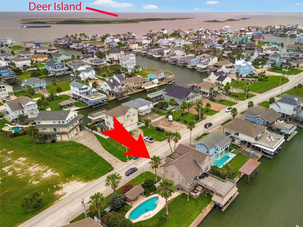 1302 Tiki Drive Tiki Island, TX 77554