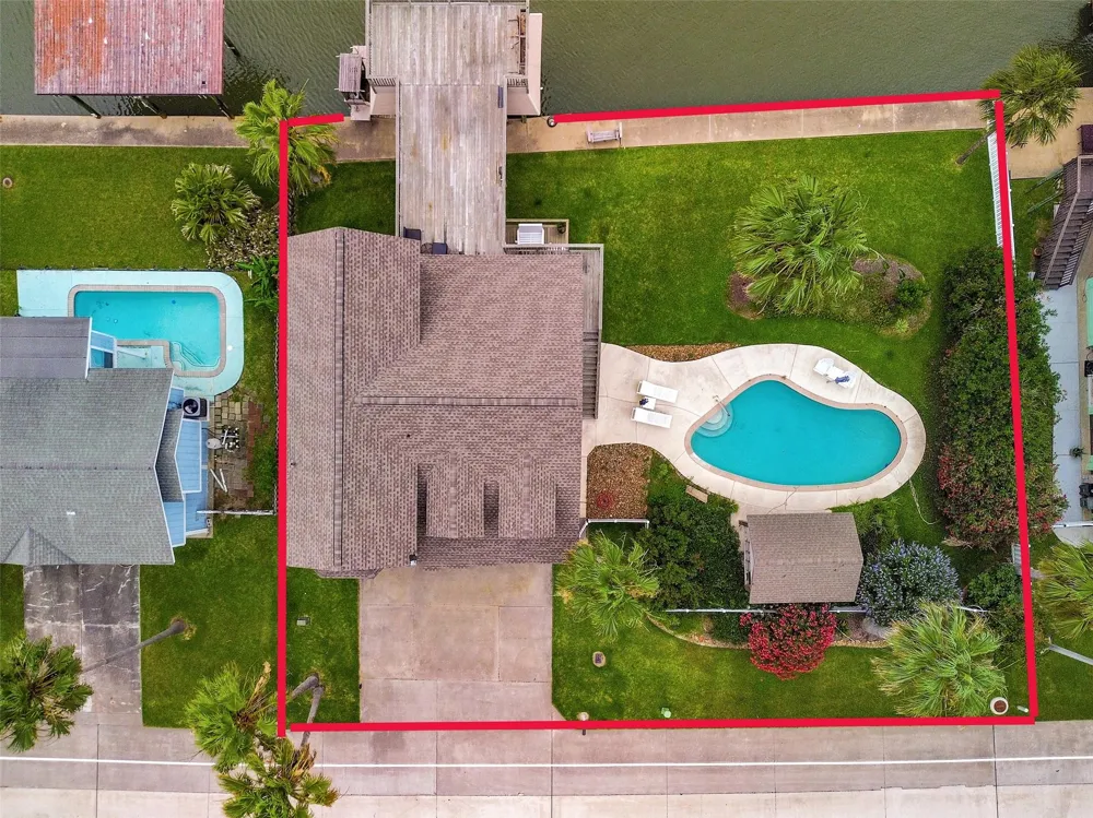 1302 Tiki Drive Tiki Island, TX 77554