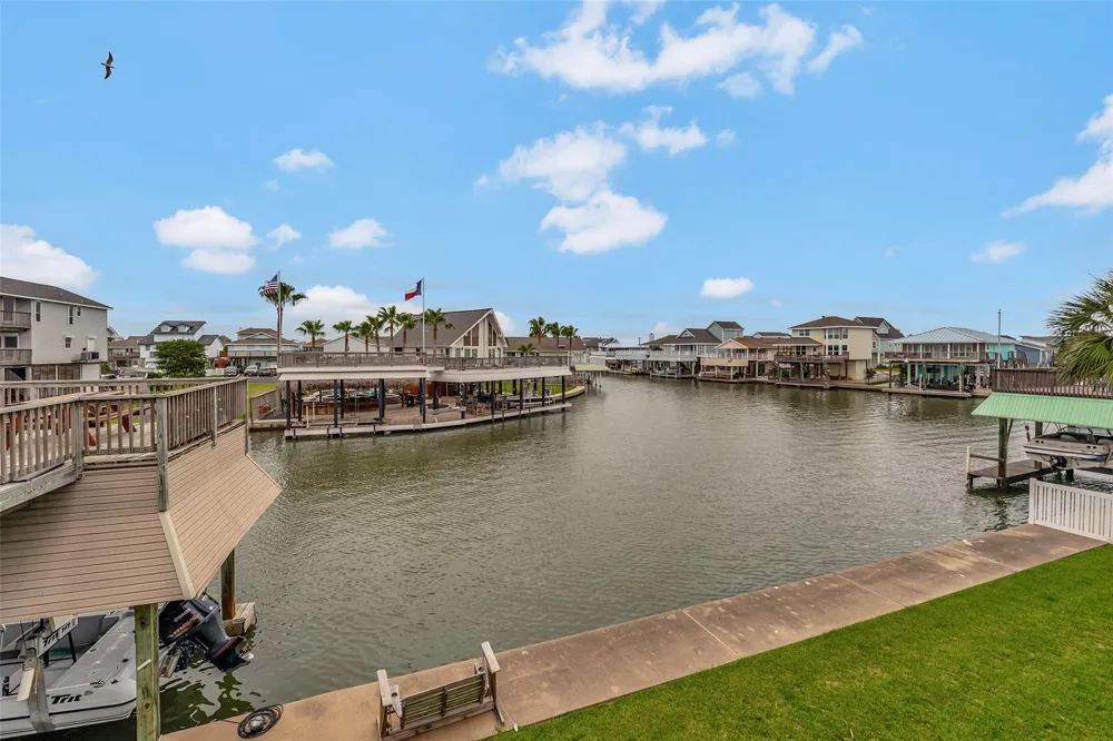 1302 Tiki Drive Tiki Island, TX 77554