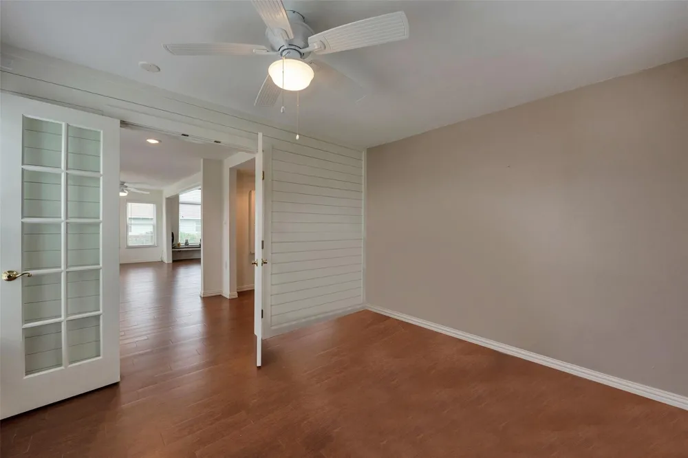 1302 Tiki Drive Tiki Island, TX 77554