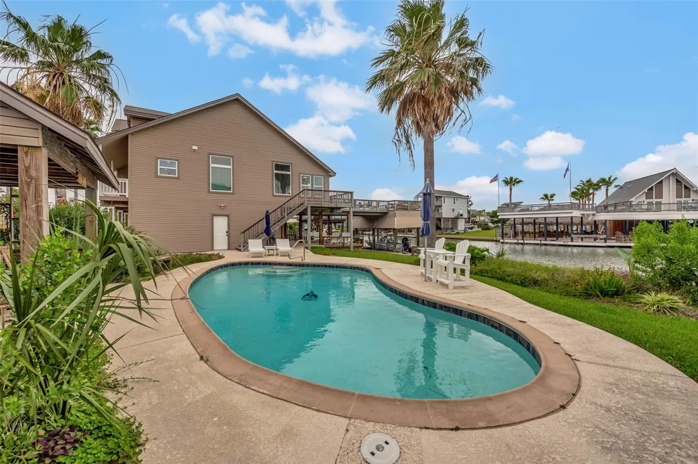 1302 Tiki Drive Tiki Island, TX 77554