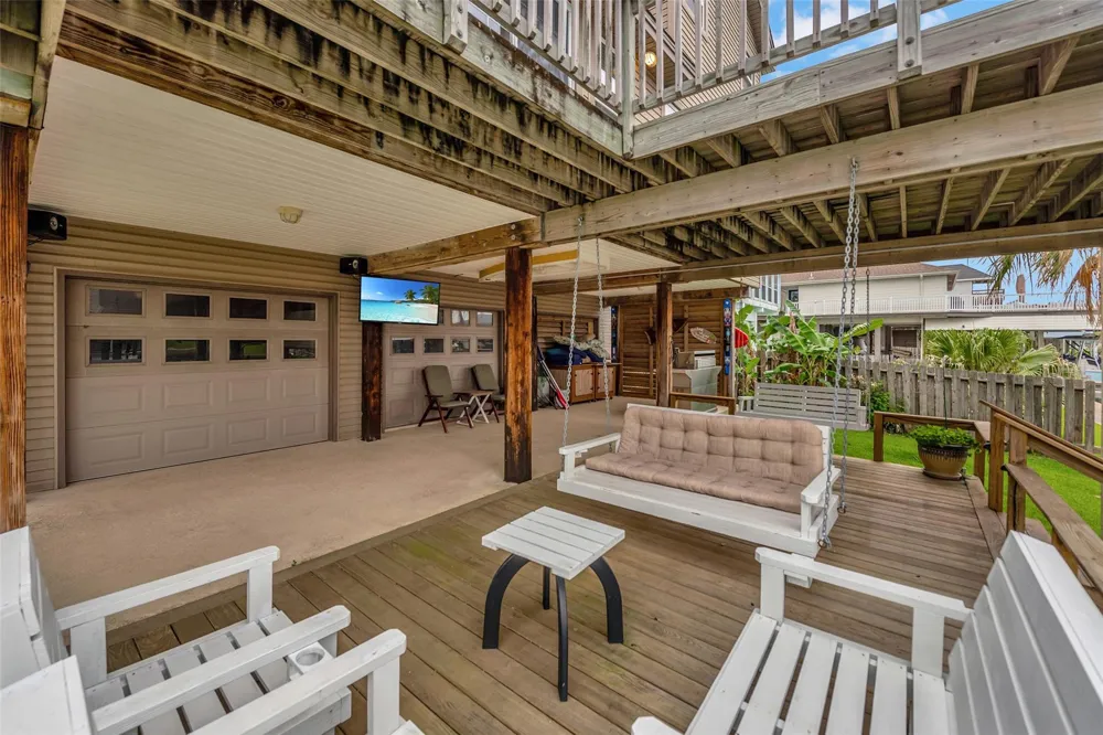 1302 Tiki Drive Tiki Island, TX 77554