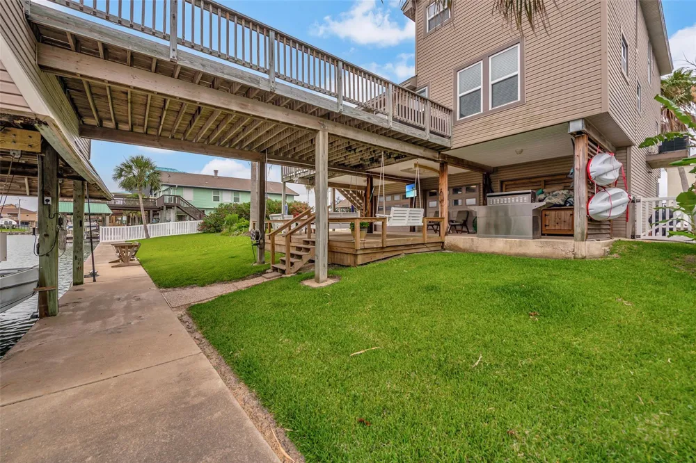 1302 Tiki Drive Tiki Island, TX 77554