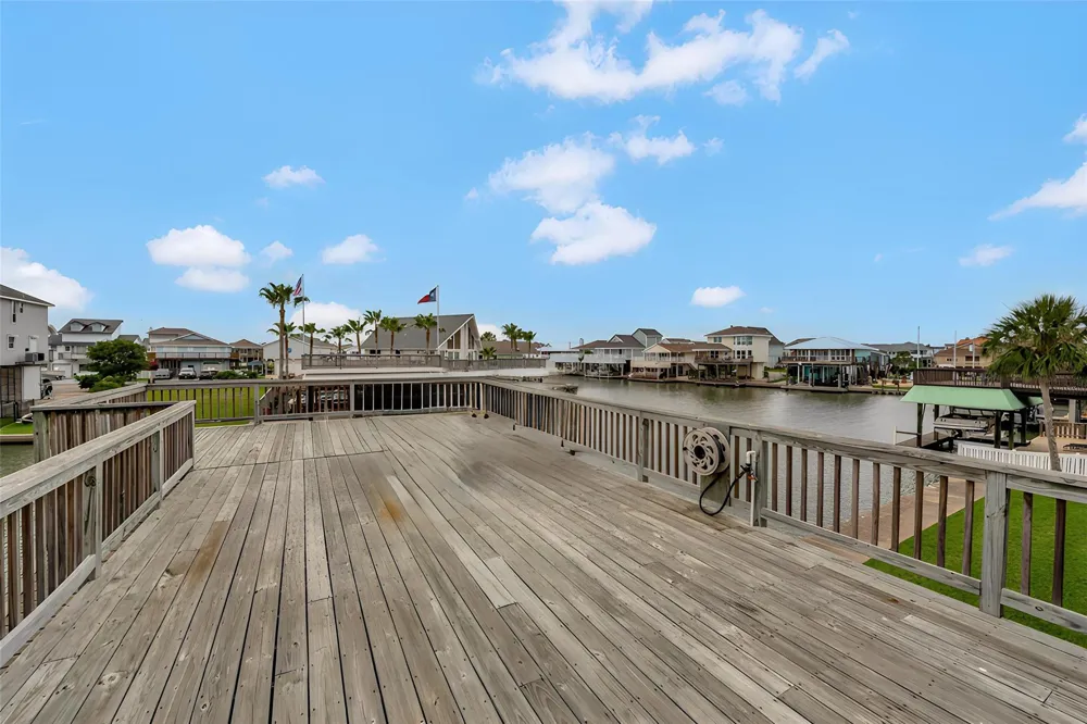 1302 Tiki Drive Tiki Island, TX 77554