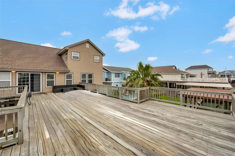 1302 Tiki Drive Tiki Island, TX 77554
