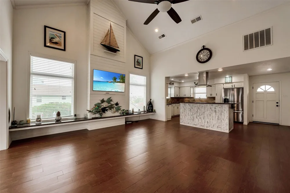 1302 Tiki Drive Tiki Island, TX 77554