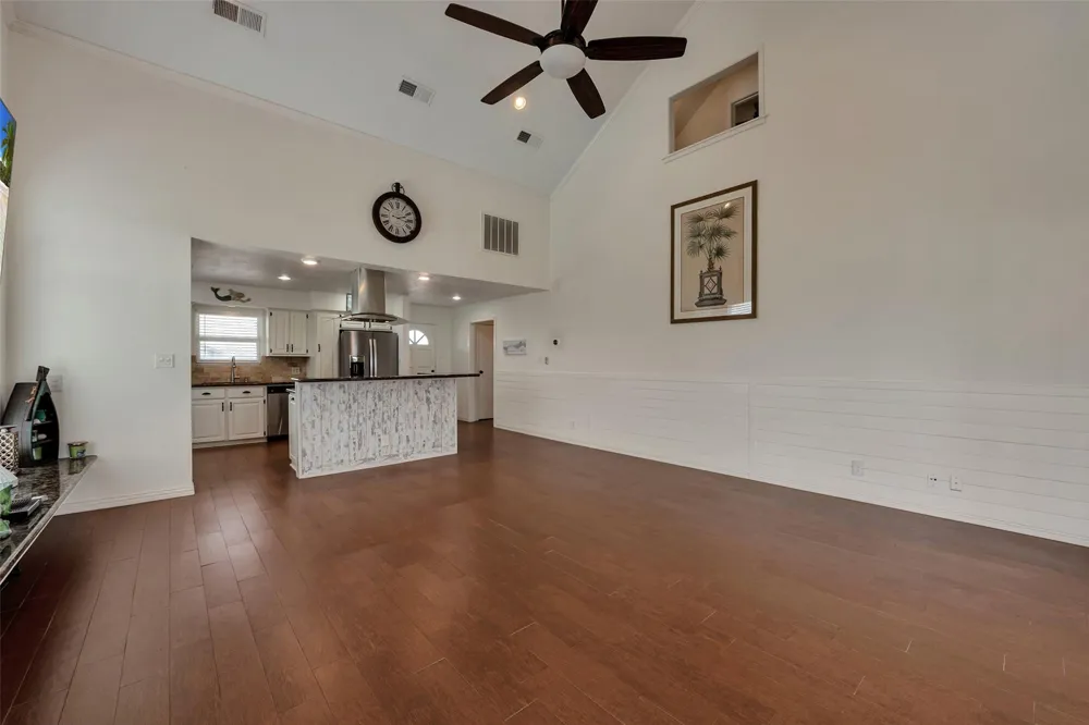 1302 Tiki Drive Tiki Island, TX 77554