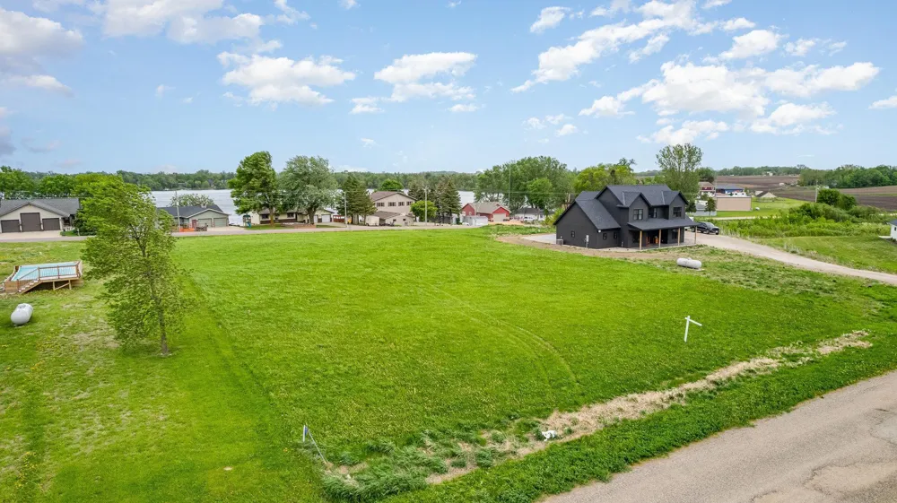 19329 Lake Volney Circle Le Center, MN 56057