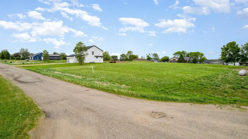 19329 Lake Volney Circle Le Center, MN 56057