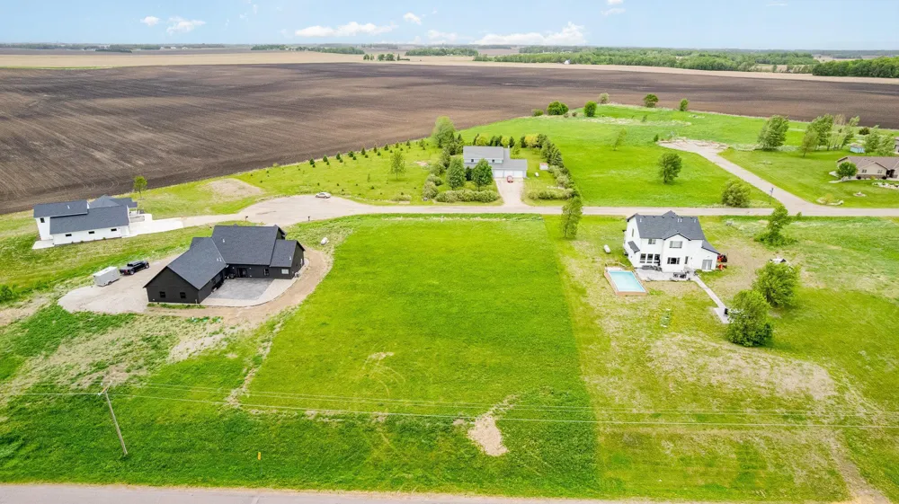 19329 Lake Volney Circle Le Center, MN 56057