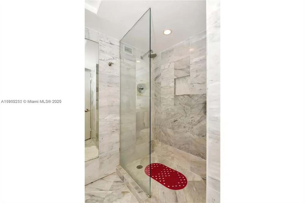 5151 Collins Ave #619 Miami Beach, FL 33140