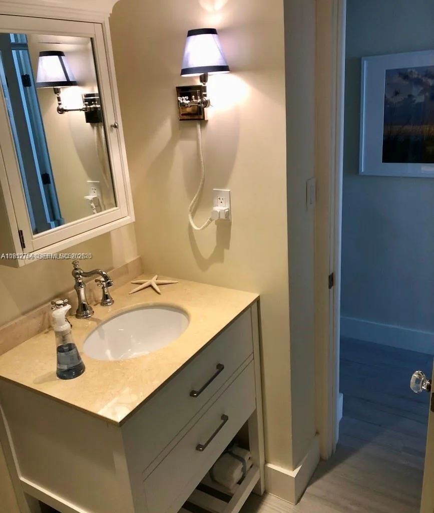 5161 Collins Ave #315 Miami Beach, FL 33140