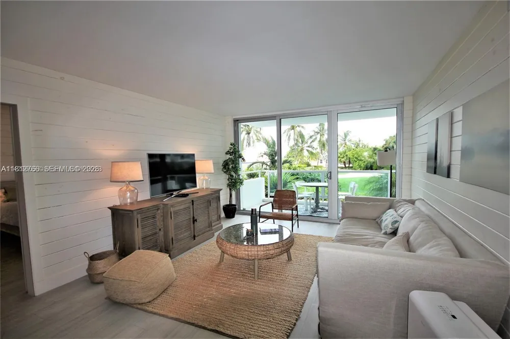 5161 Collins Ave #315 Miami Beach, FL 33140