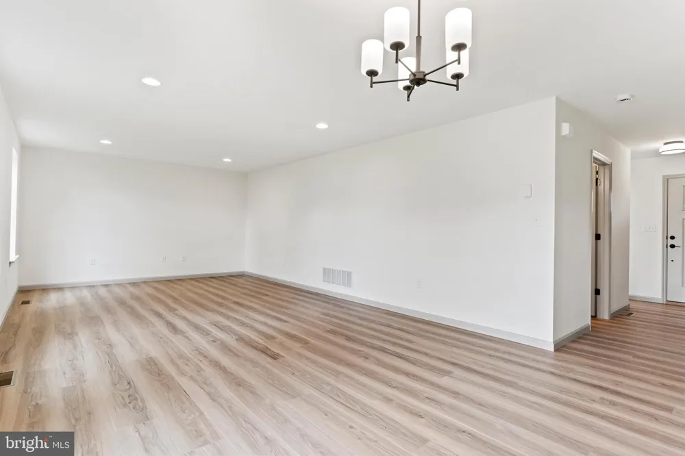 160 HARTFORD DRIVE Middletown, PA 17057