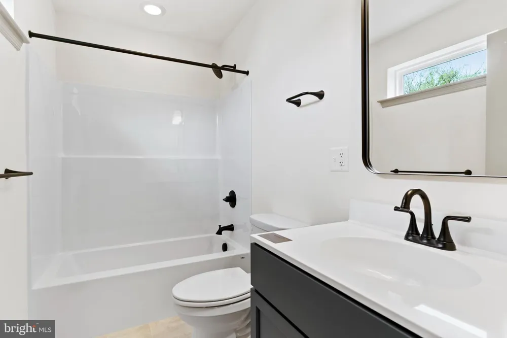 160 HARTFORD DRIVE Middletown, PA 17057