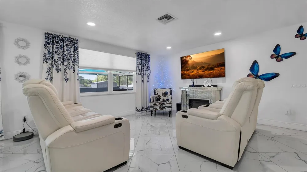 12416 QUEENSLAND LANE Tampa, FL 33625