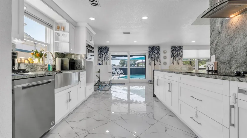 12416 QUEENSLAND LANE Tampa, FL 33625