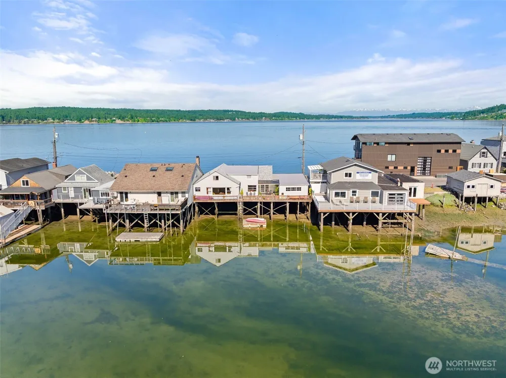 2423 Day Island Boulevard W University Place, WA 98466