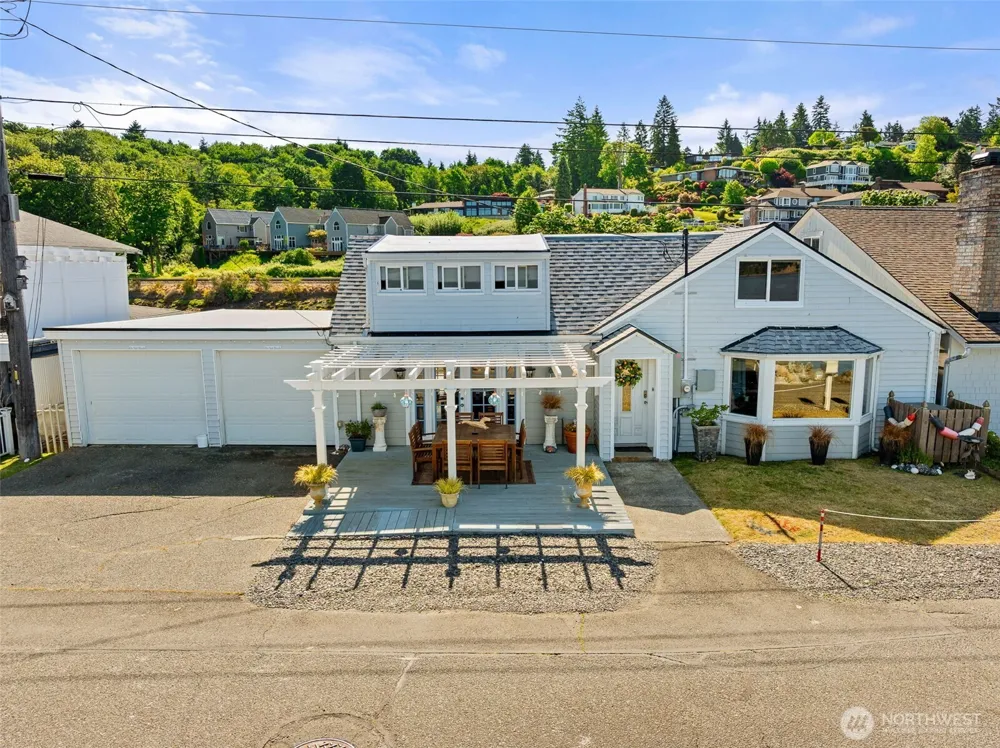 2423 Day Island Boulevard W University Place, WA 98466