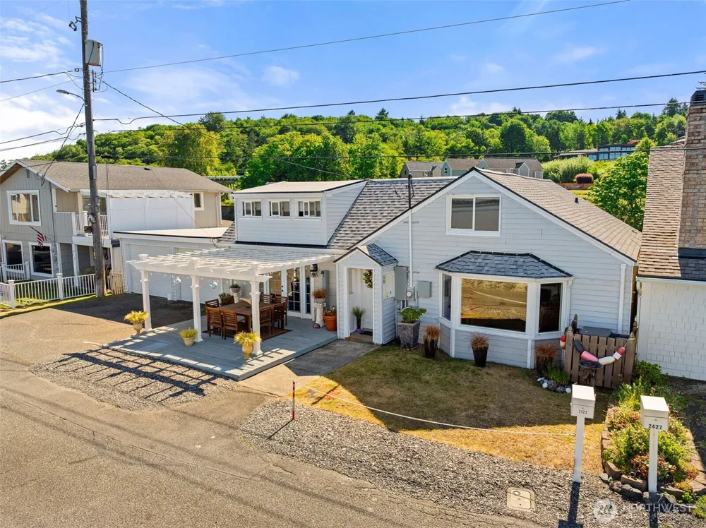 2423 Day Island Boulevard W University Place, WA 98466