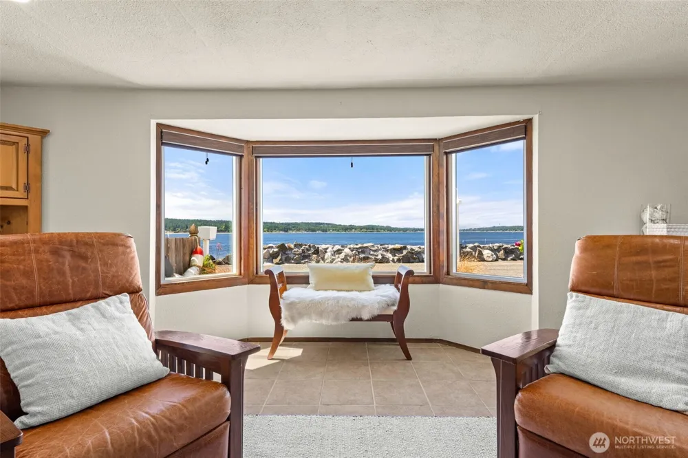 2423 Day Island Boulevard W University Place, WA 98466