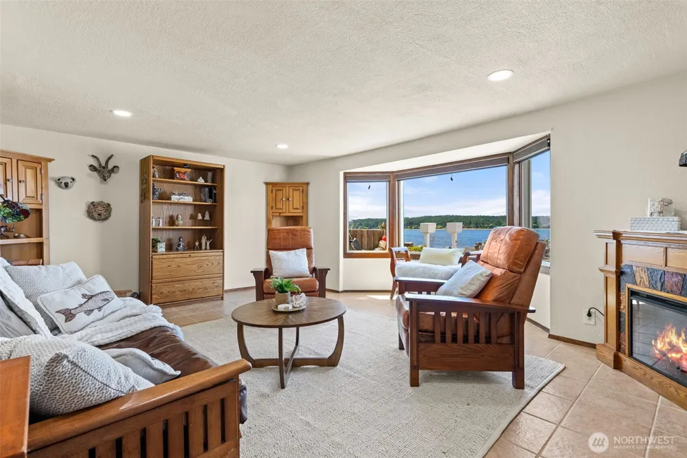 2423 Day Island Boulevard W University Place, WA 98466