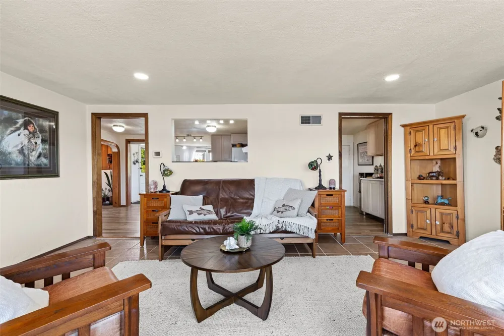 2423 Day Island Boulevard W University Place, WA 98466