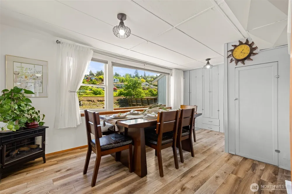 2423 Day Island Boulevard W University Place, WA 98466