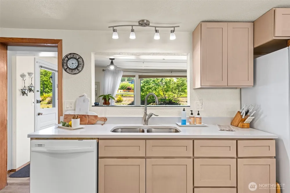 2423 Day Island Boulevard W University Place, WA 98466