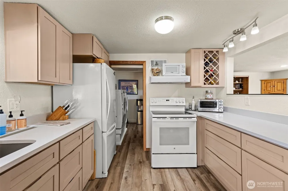 2423 Day Island Boulevard W University Place, WA 98466
