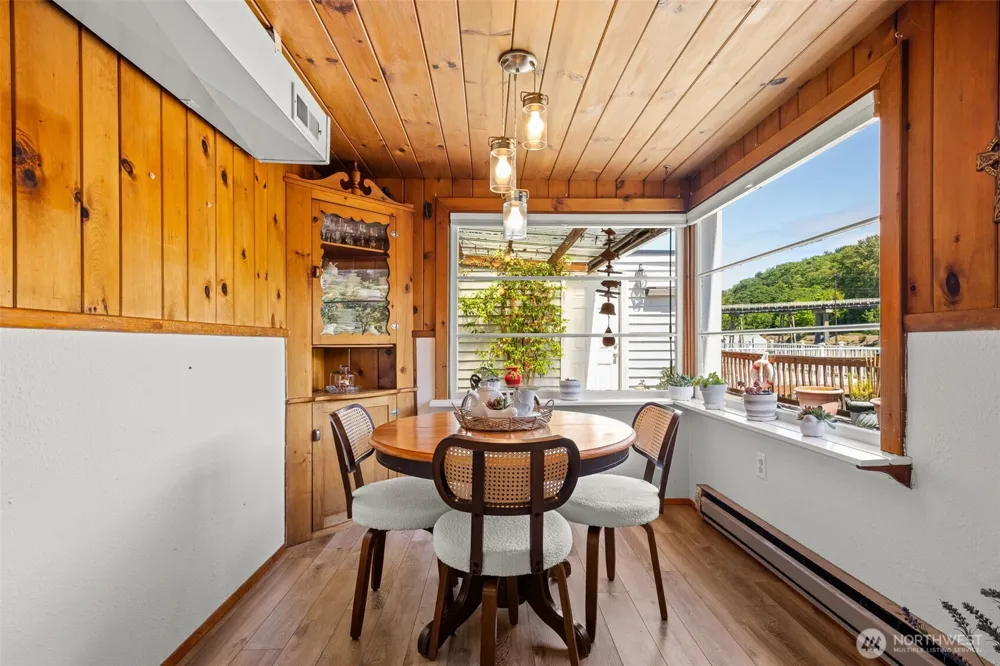 2423 Day Island Boulevard W University Place, WA 98466