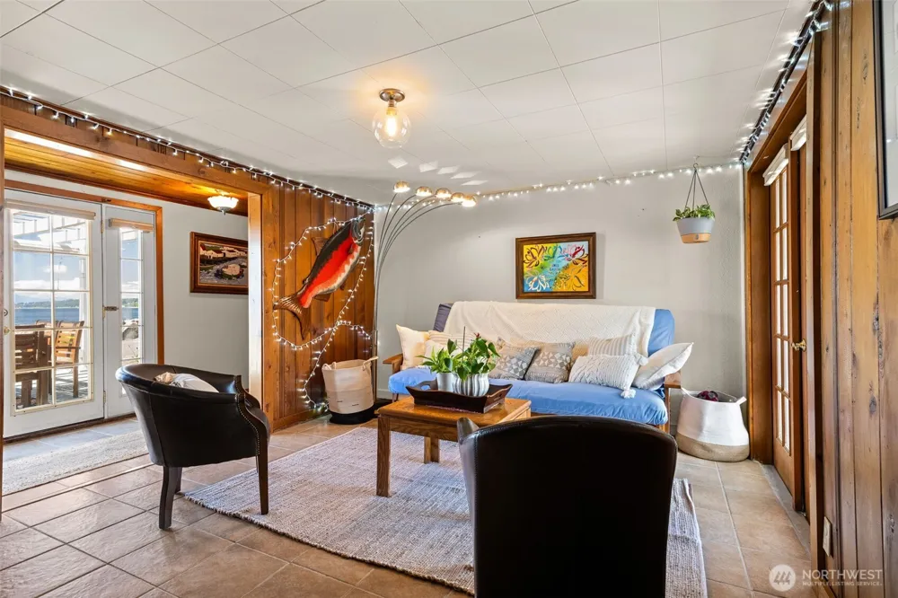 2423 Day Island Boulevard W University Place, WA 98466