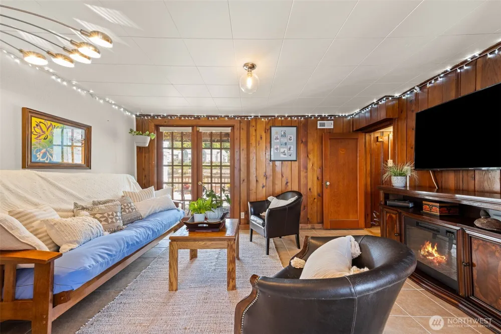 2423 Day Island Boulevard W University Place, WA 98466