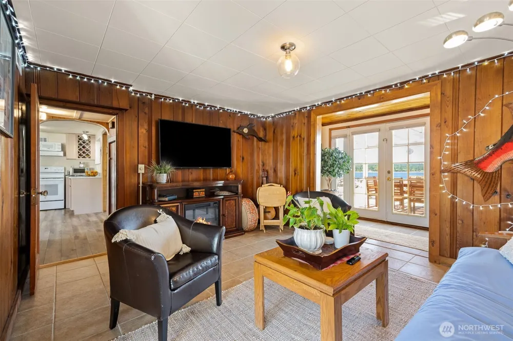 2423 Day Island Boulevard W University Place, WA 98466