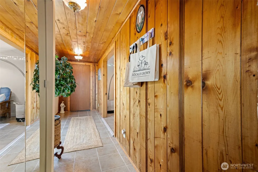 2423 Day Island Boulevard W University Place, WA 98466