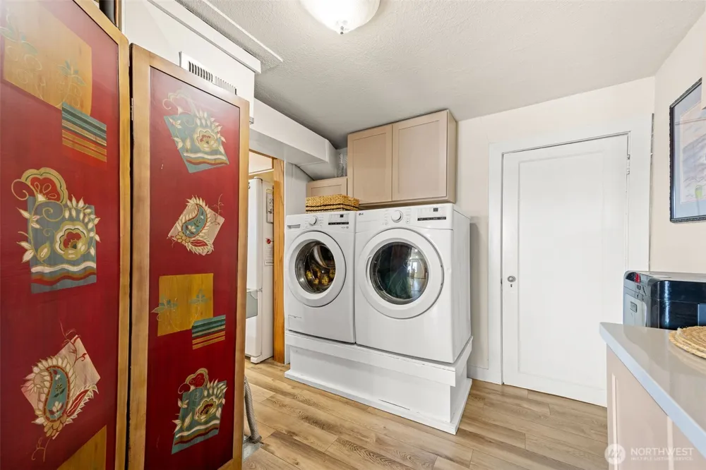 2423 Day Island Boulevard W University Place, WA 98466