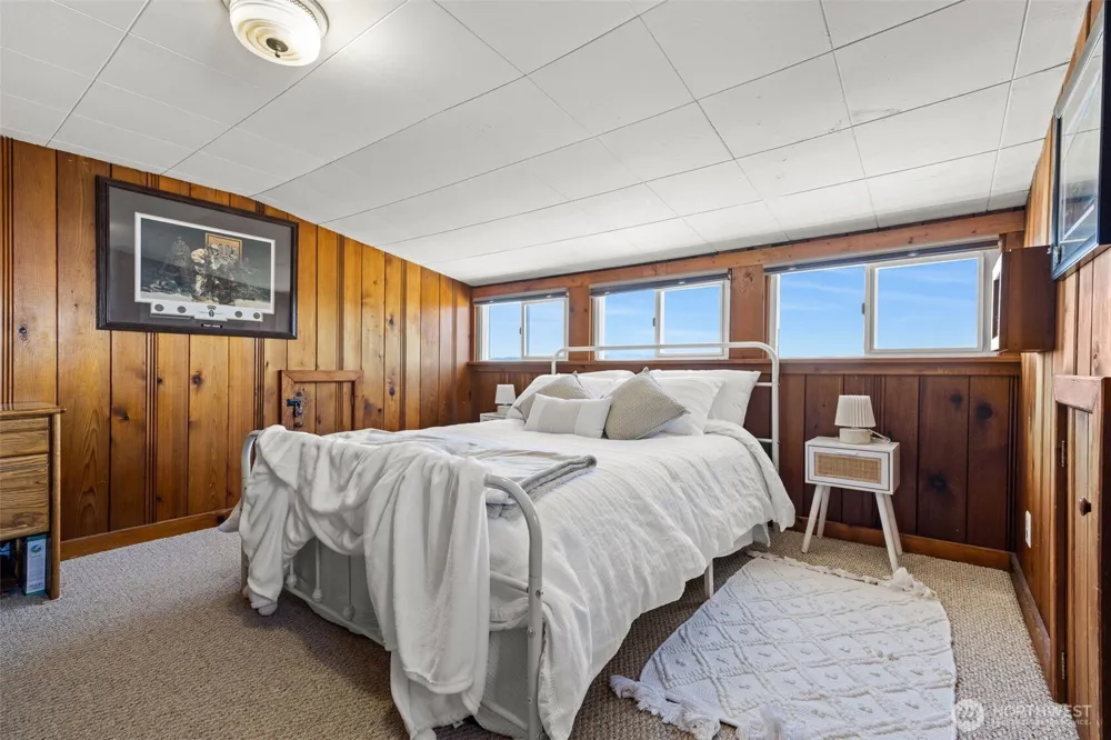2423 Day Island Boulevard W University Place, WA 98466
