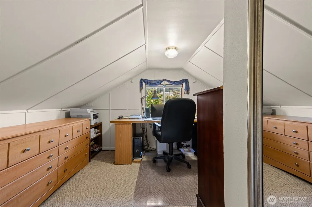 2423 Day Island Boulevard W University Place, WA 98466