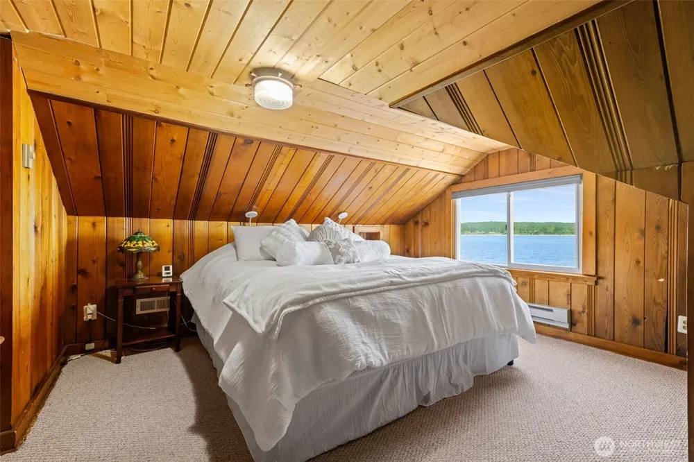 2423 Day Island Boulevard W University Place, WA 98466