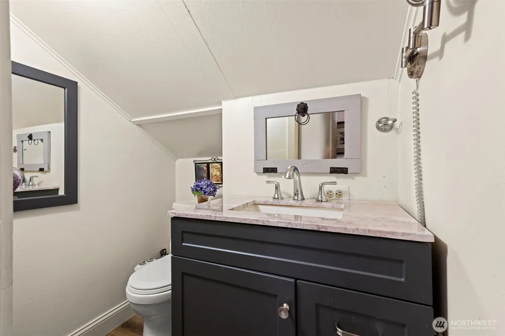 2423 Day Island Boulevard W University Place, WA 98466