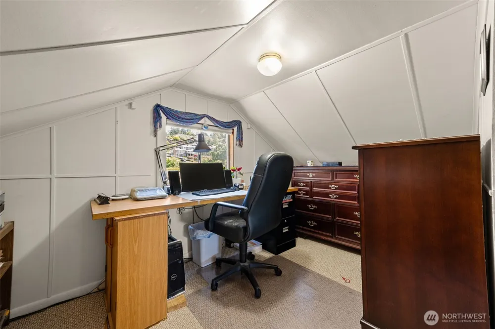 2423 Day Island Boulevard W University Place, WA 98466