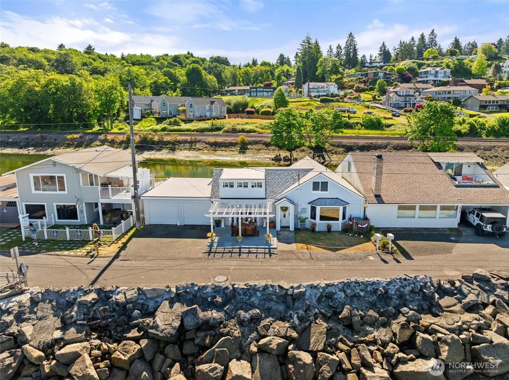 2423 Day Island Boulevard W University Place, WA 98466