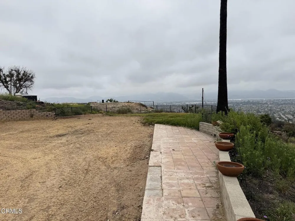 894 W Highland Drive Camarillo, CA 93010