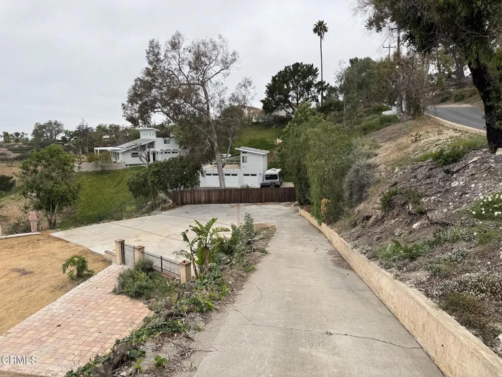 894 W Highland Drive Camarillo, CA 93010