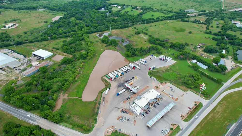 18 S Hwy 148 Henrietta, TX 76365