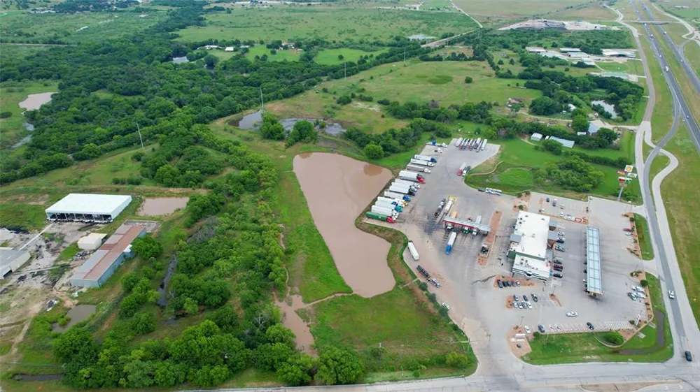 18 S Hwy 148 Henrietta, TX 76365