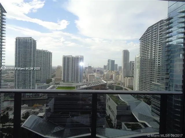 45 SW 9th St #2709 Miami, FL 33130